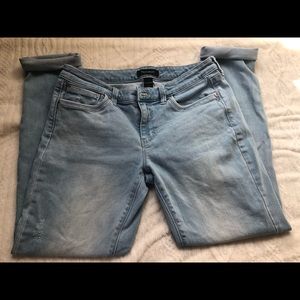 White House Black Market Girlfriend Jeans Size 6